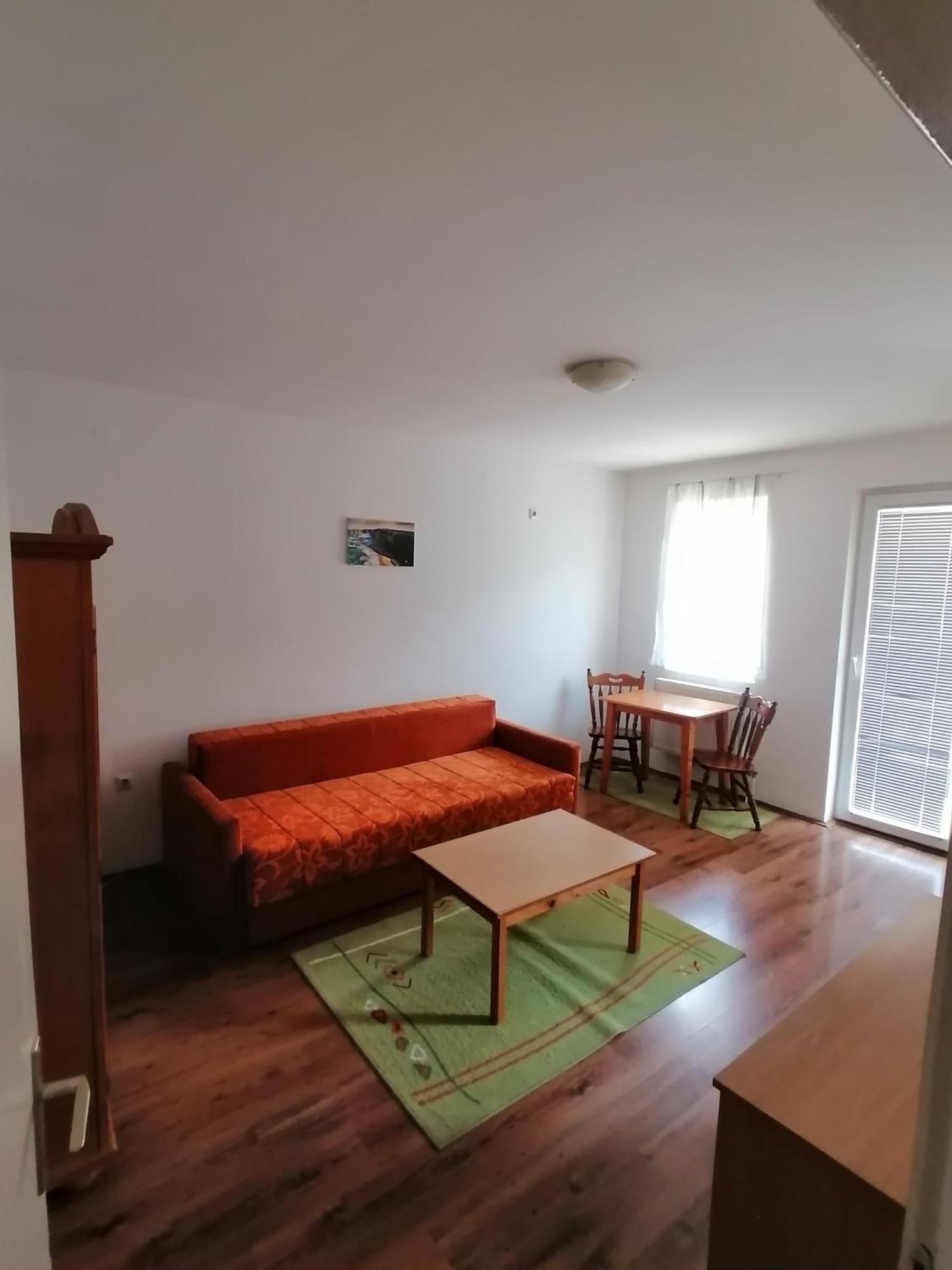 Hostel S Novi Sad Esterno foto