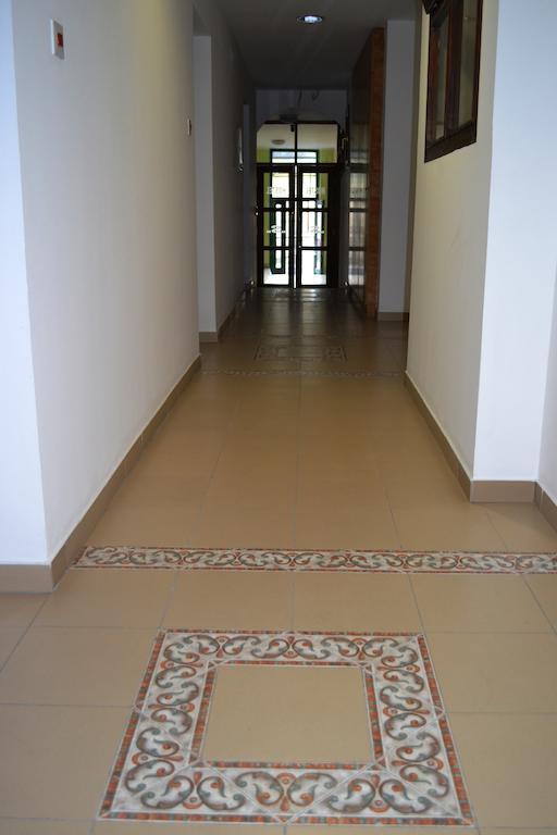 Hostel S Novi Sad Esterno foto