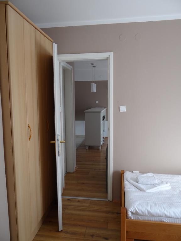 Hostel S Novi Sad Esterno foto