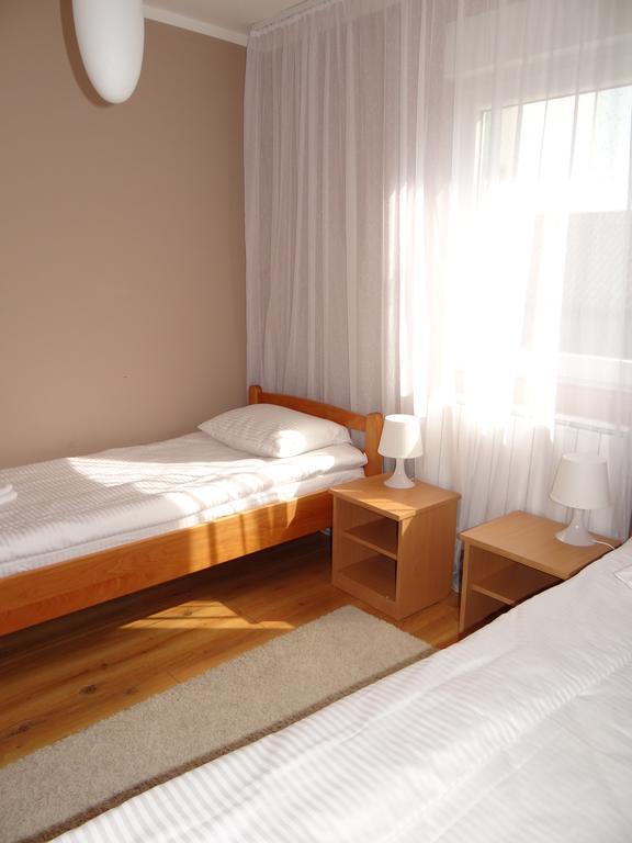 Hostel S Novi Sad Esterno foto