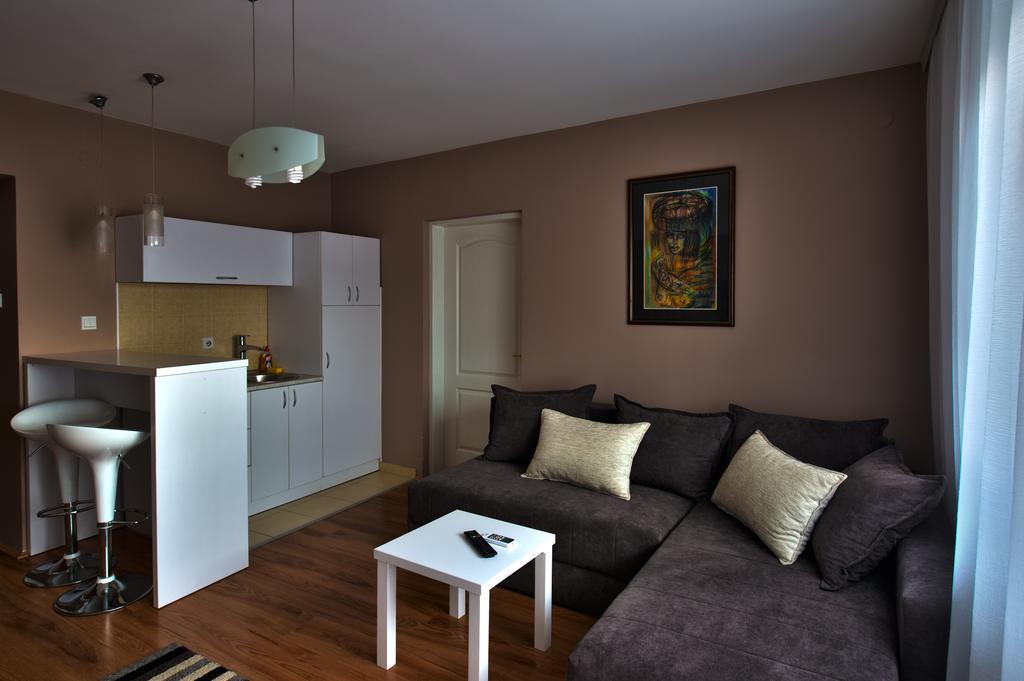 Hostel S Novi Sad Esterno foto