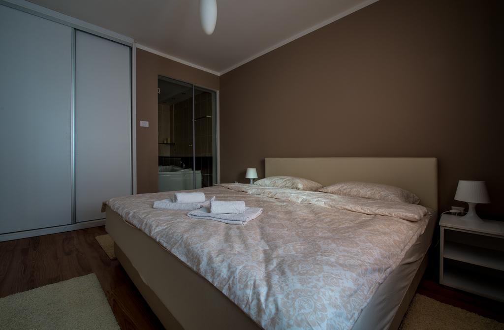 Hostel S Novi Sad Esterno foto