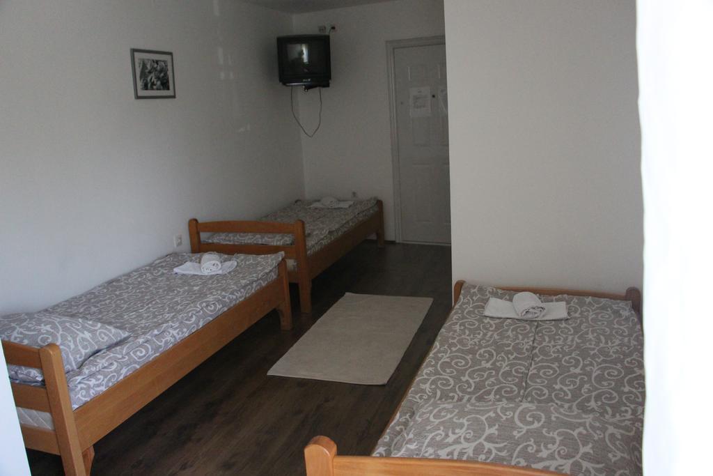 Hostel S Novi Sad Esterno foto